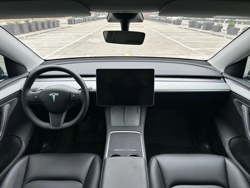 Tesla Model Y 2024 — фото 10