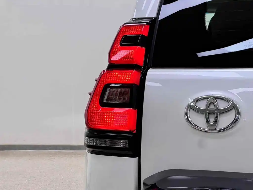 Toyota Prado 2020 — фото 10
