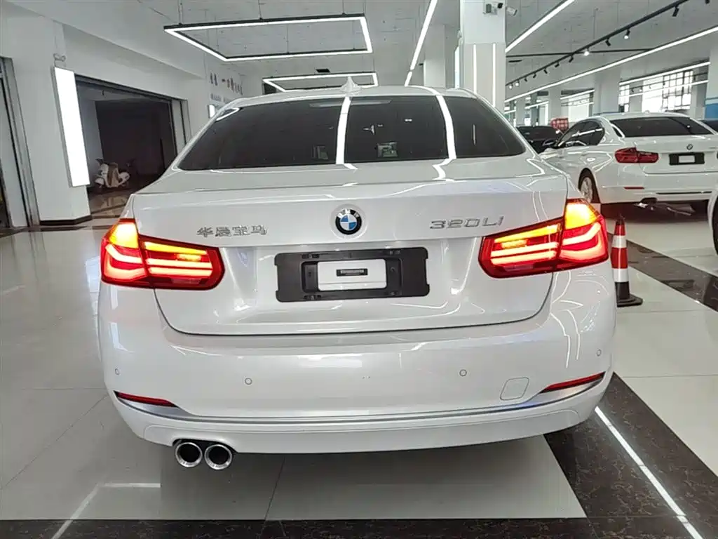 BMW 3 Series 2018 — фото 6