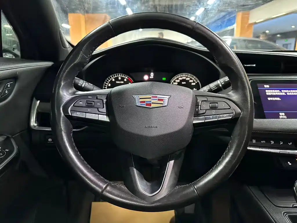 Cadillac XT4 2020 — фото 10
