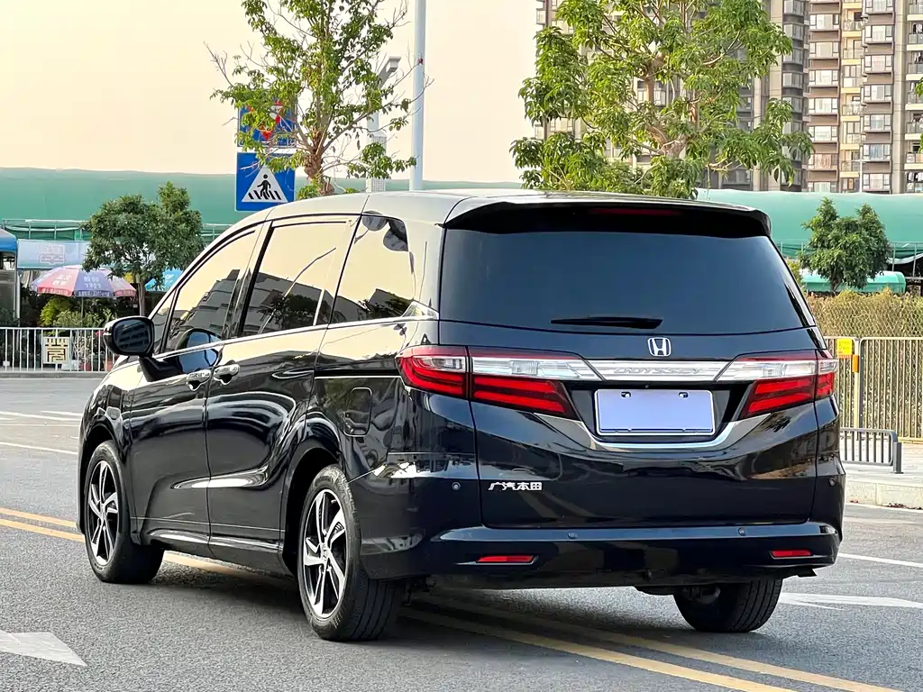 Honda Odyssey 2015 — фото 4