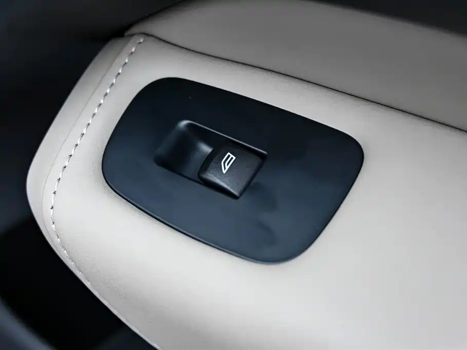 Volvo XC60 2025 — фото 29