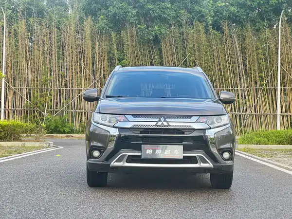 Mitsubishi Outlander 2020