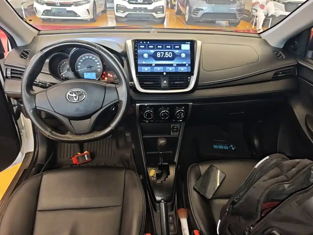 Toyota Yaris L 2021 — фото 10
