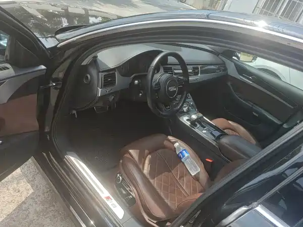 Audi S8 2014