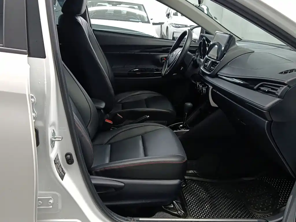 Toyota Yaris L 2022 — фото 8