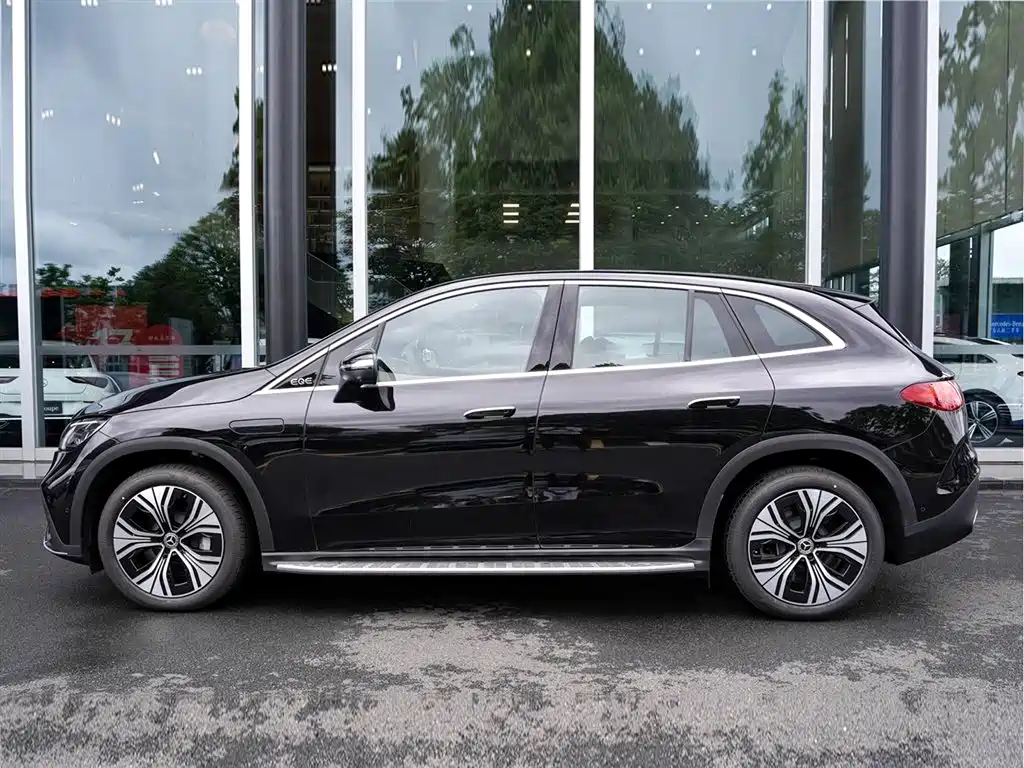 Mercedes-Benz EQE SUV 2025 — фото 3