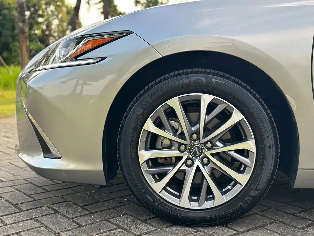 Lexus ES 2024 — фото 18