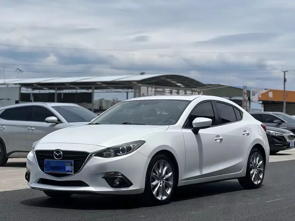 Mazda 3 Axela 2015 — фото 1