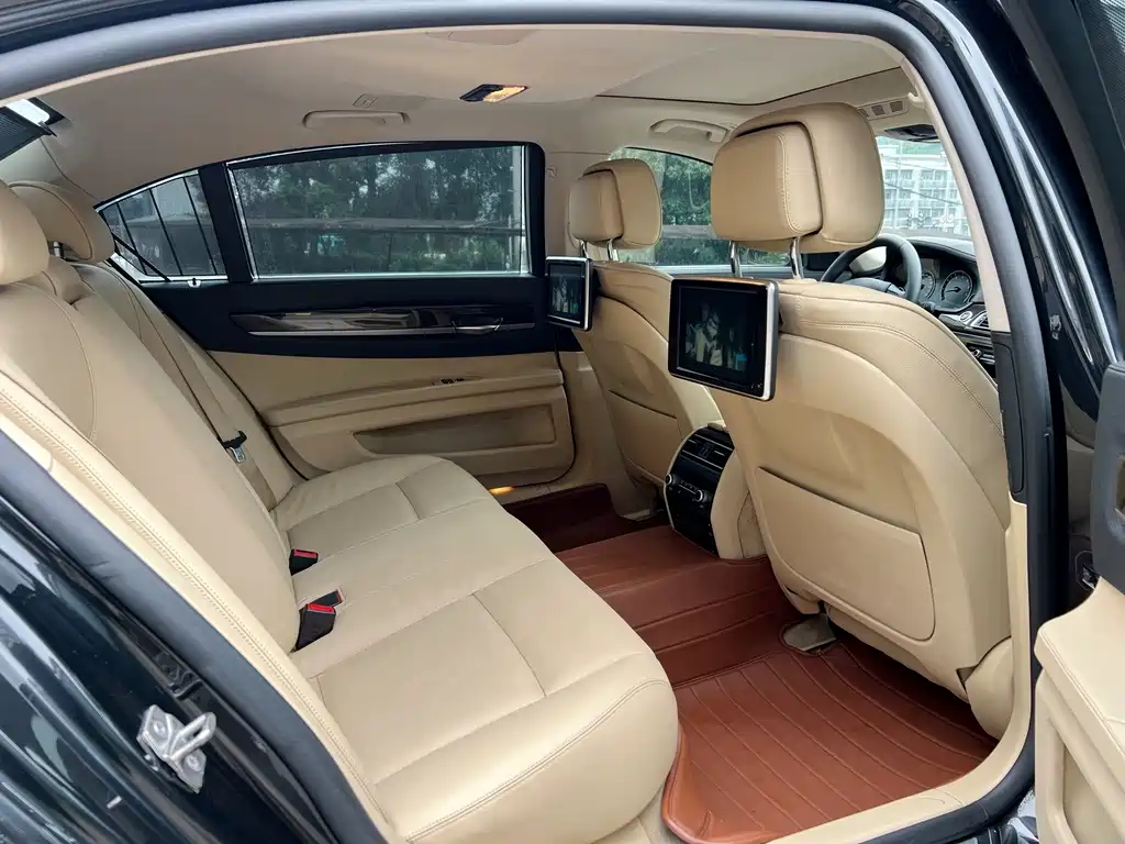 BMW 7 Series 2014 — фото 10