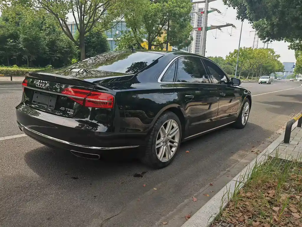 Audi A8 2017 — фото 6