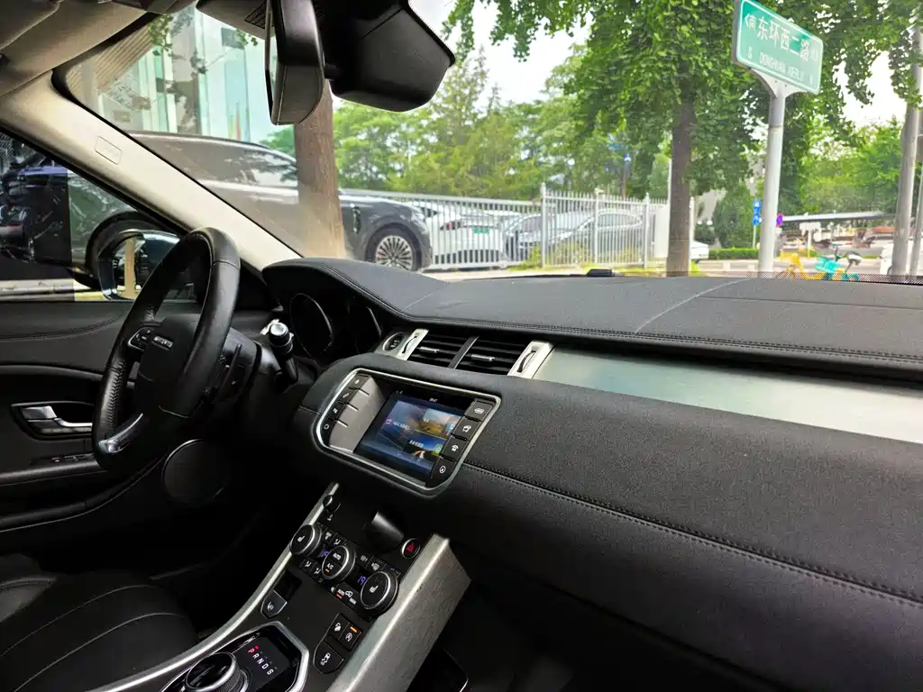 Land Rover Evoque 2017 — фото 21