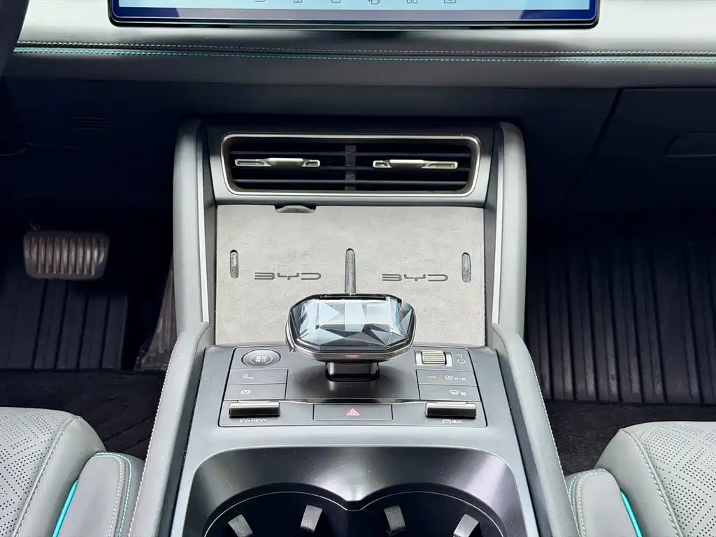 BYD Qin L 2025 — фото 16