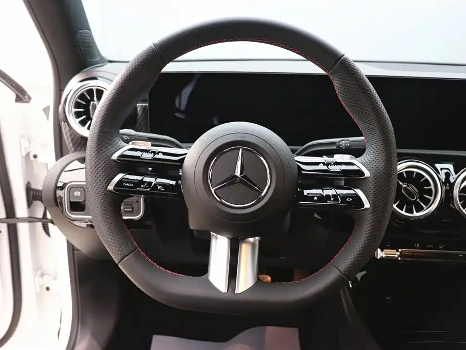 Mercedes-Benz A-Class 2024 — фото 16