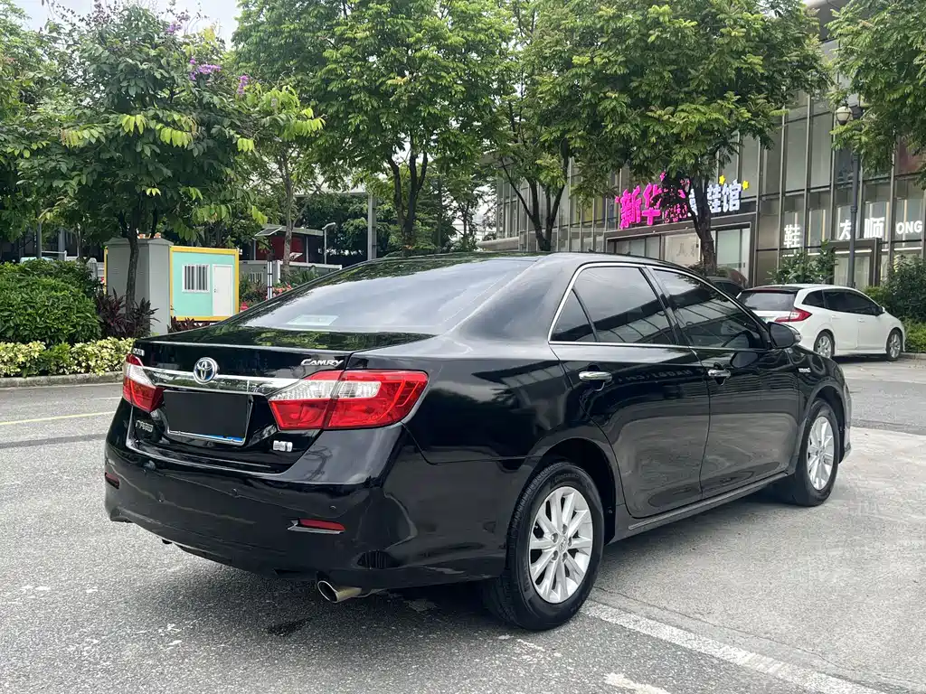 Toyota Camry 2014 — фото 6