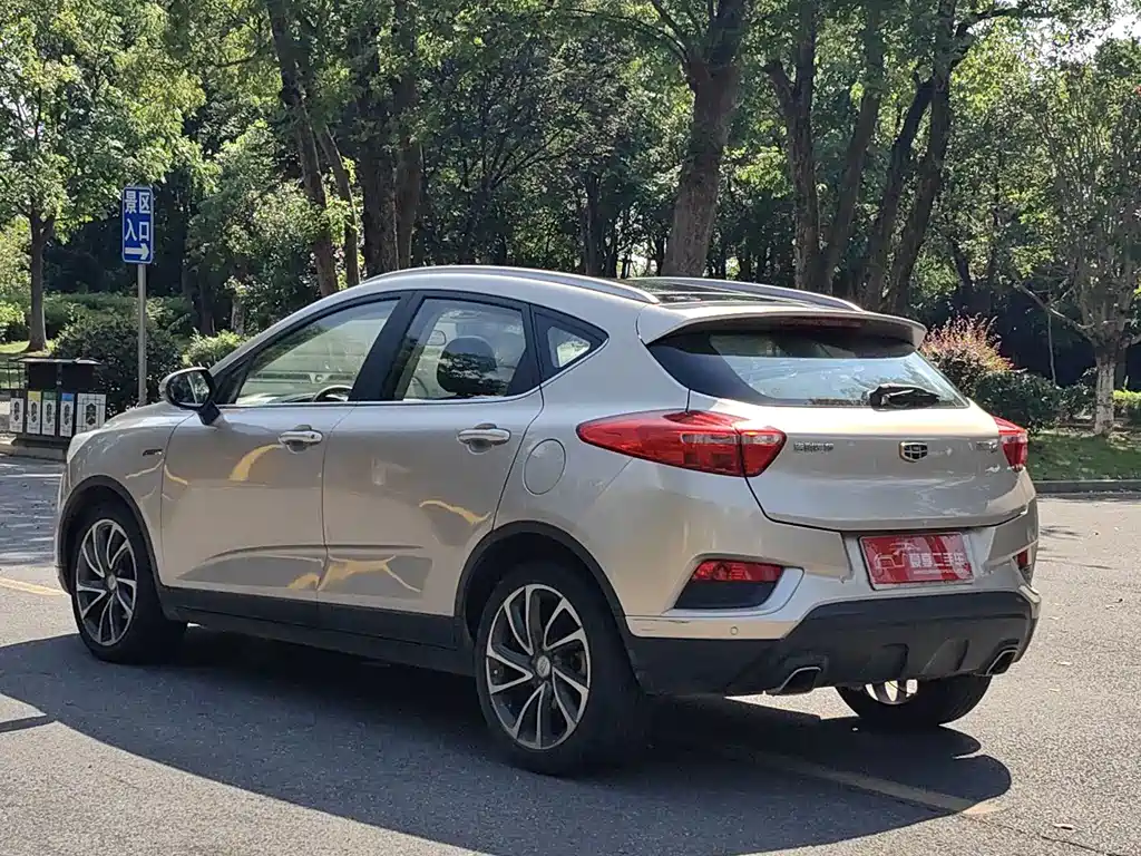 Geely Emgrand GS 2017 — фото 11