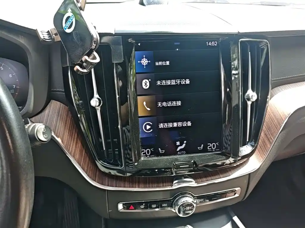 Volvo XC60 2021 — фото 13