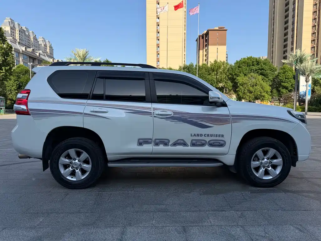 Toyota Prado 2016 — фото 6