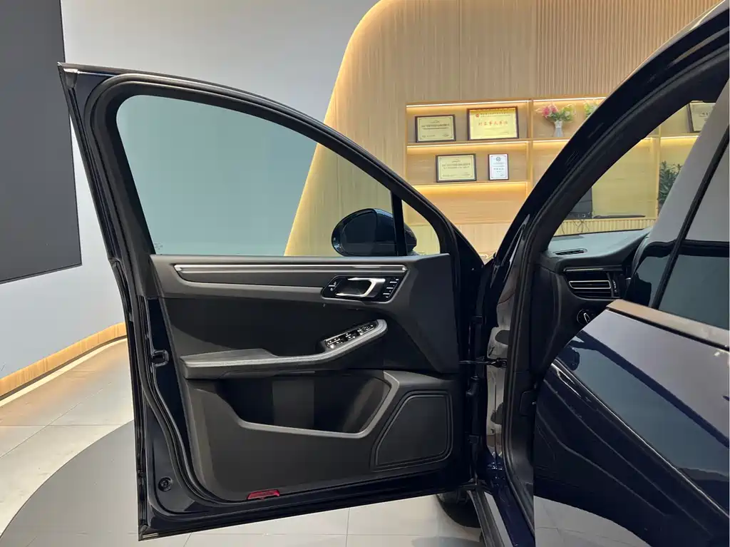 Porsche Macan 2019 — фото 13