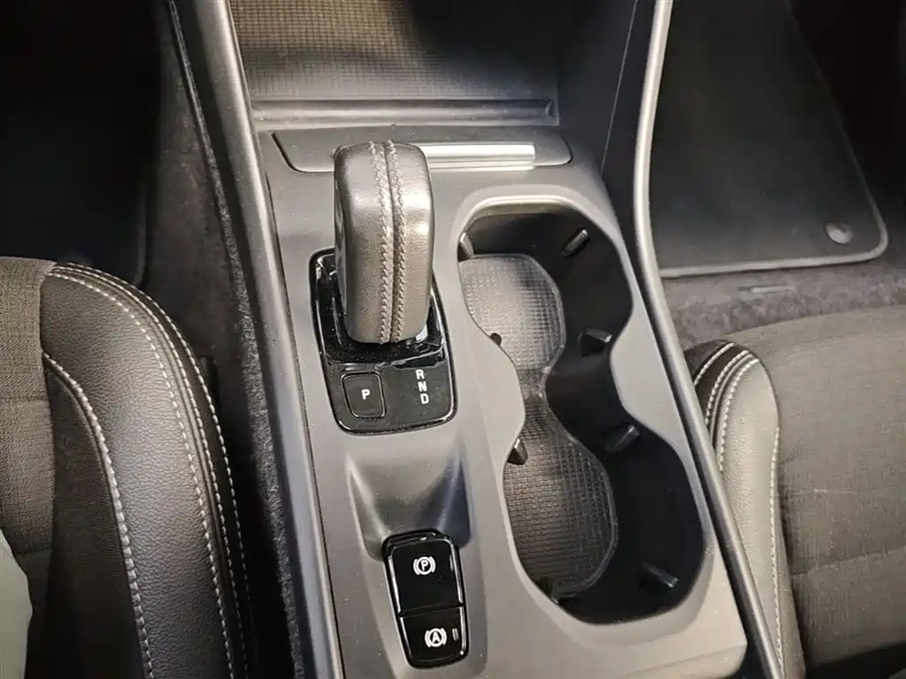Volvo XC40 2020 — фото 14