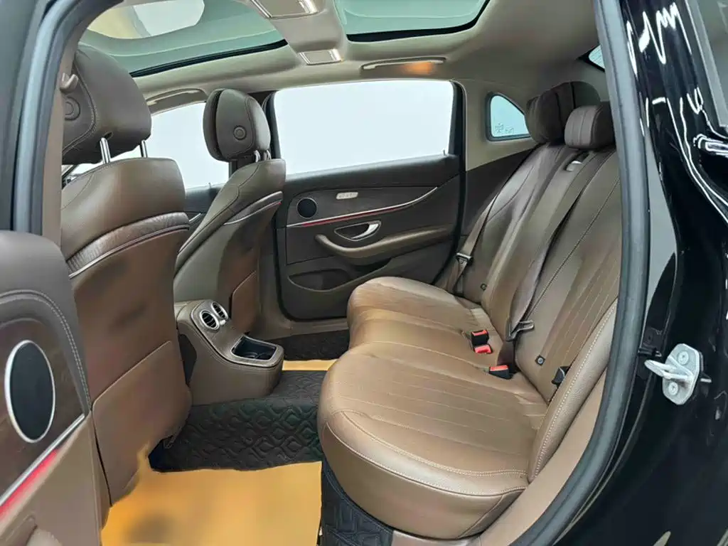 Mercedes-Benz E-Class 2021 — фото 19