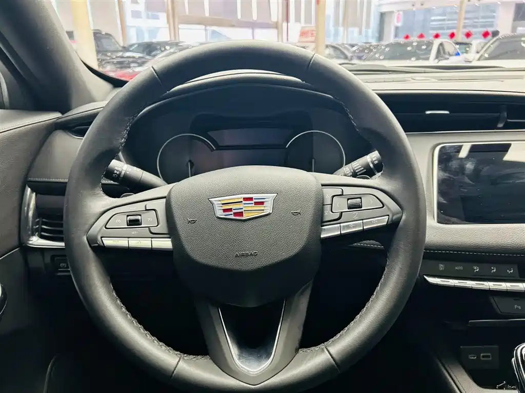 Cadillac XT4 2022 — фото 15