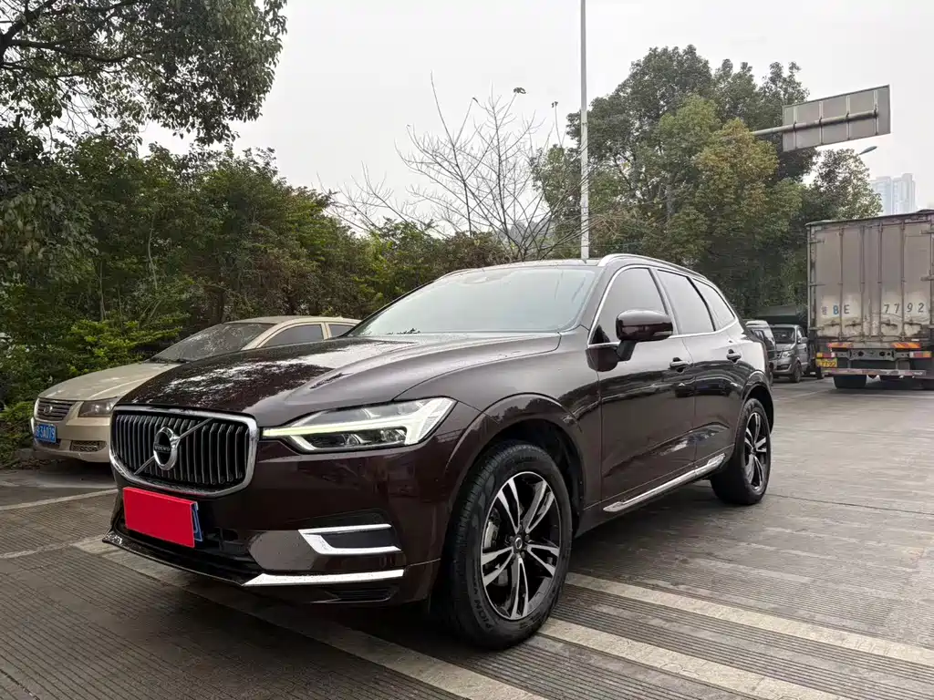 Volvo XC60 2018 — фото 1