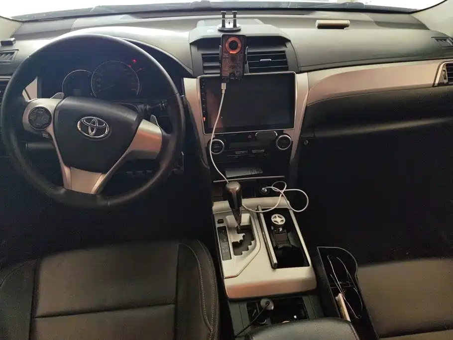 Toyota Camry 2014 — фото 12