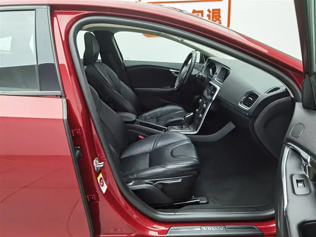 Volvo V40 2016 — фото 23