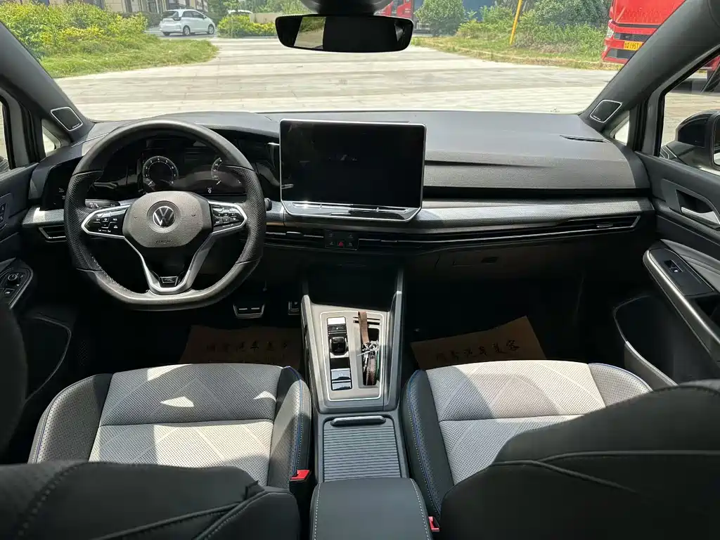 Volkswagen Golf 2024