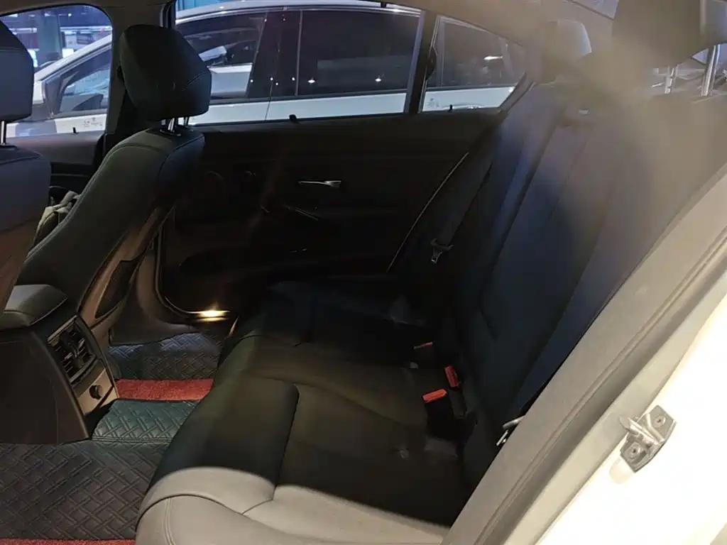 BMW 3 Series 2017 — фото 17