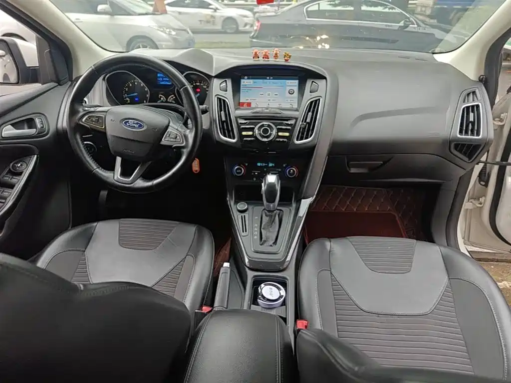 Ford Focus 2018 — фото 10