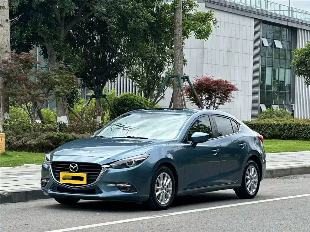 Mazda 3 Axela 2018 — фото 1