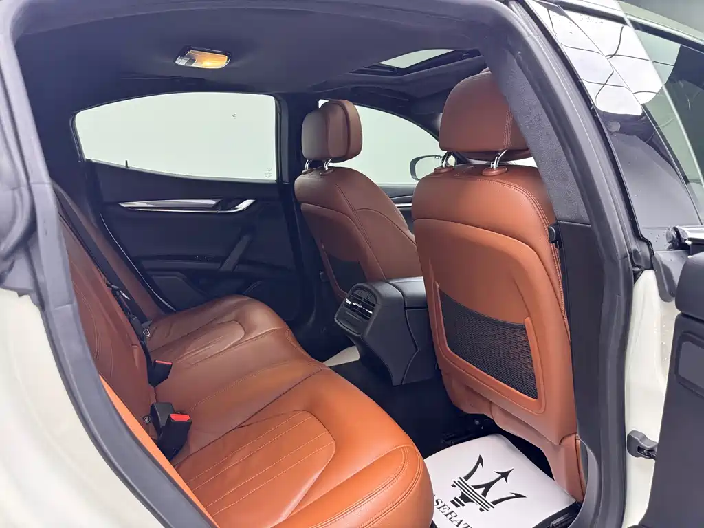 Maserati Ghibli 2018 — фото 18
