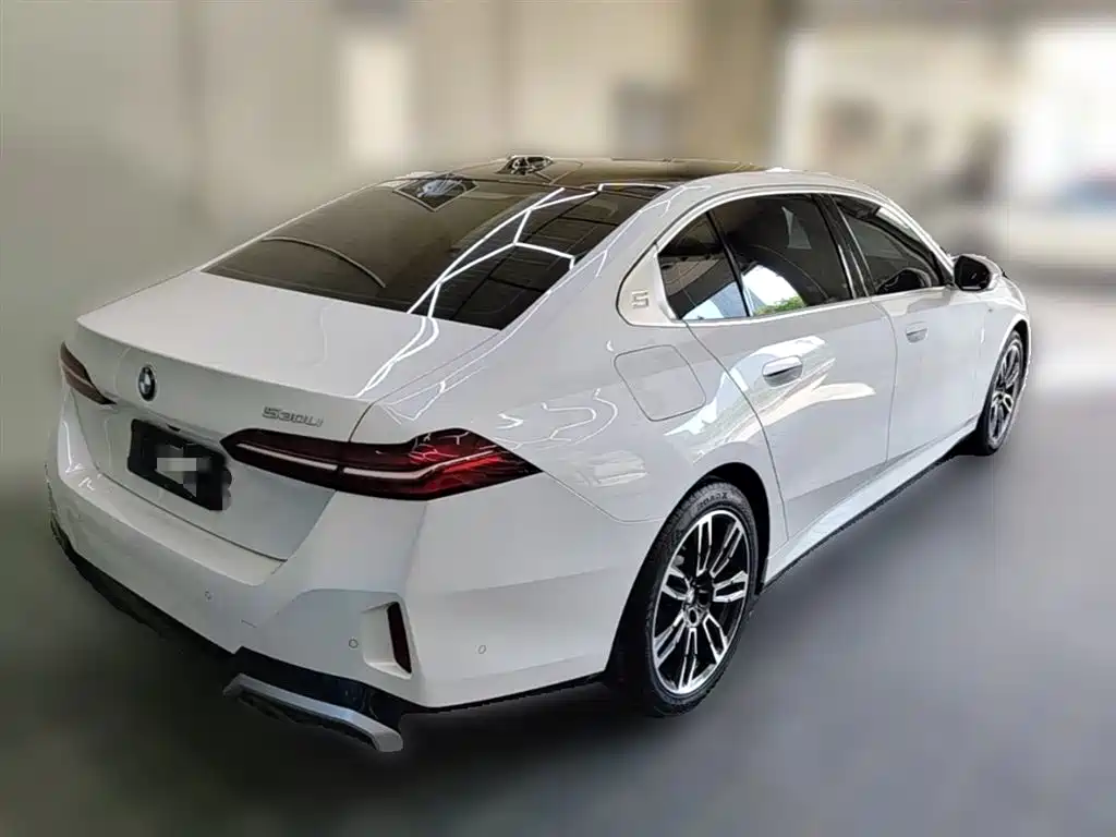 BMW 5 Series 2024 — фото 12