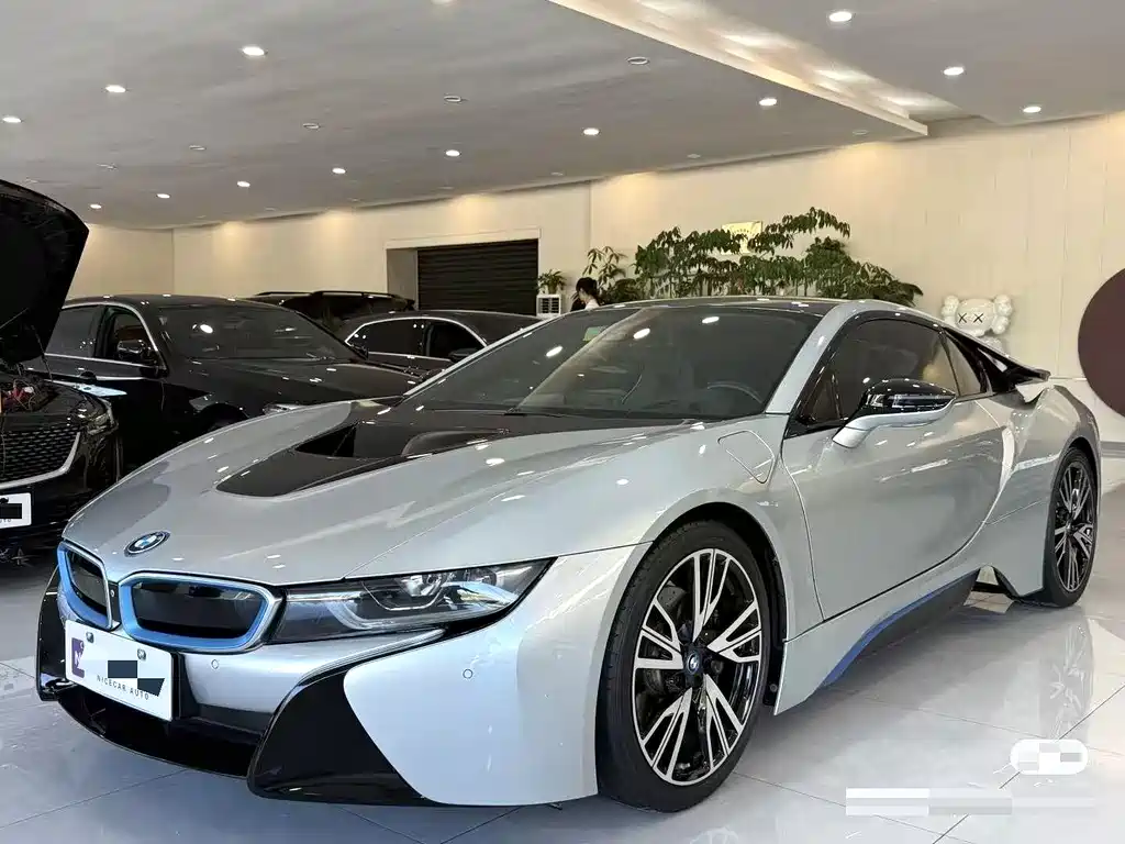 BMW i8 2017 — фото 1