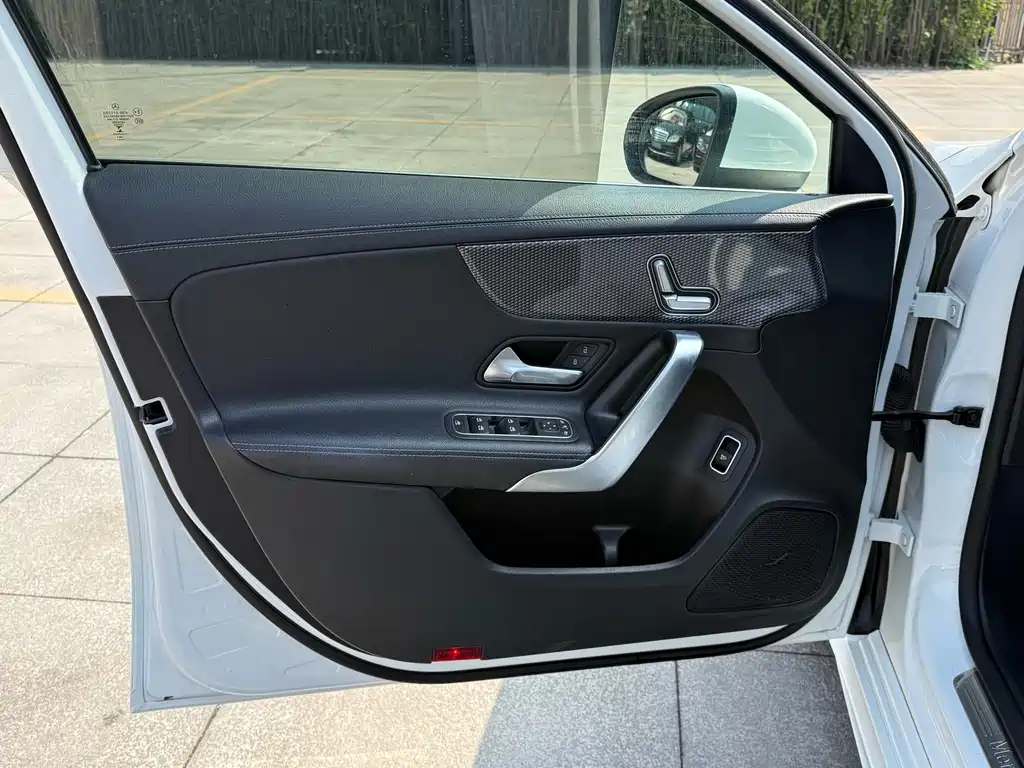 Mercedes-Benz A-Class 2019 — фото 8