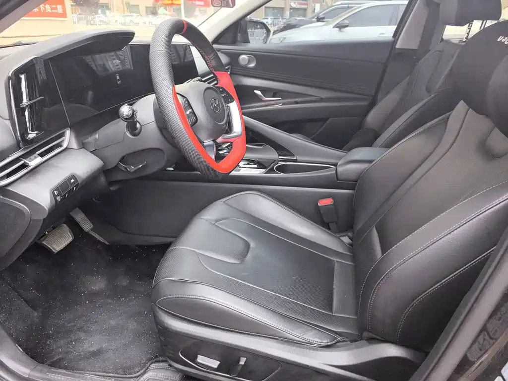 Hyundai Elantra 2022