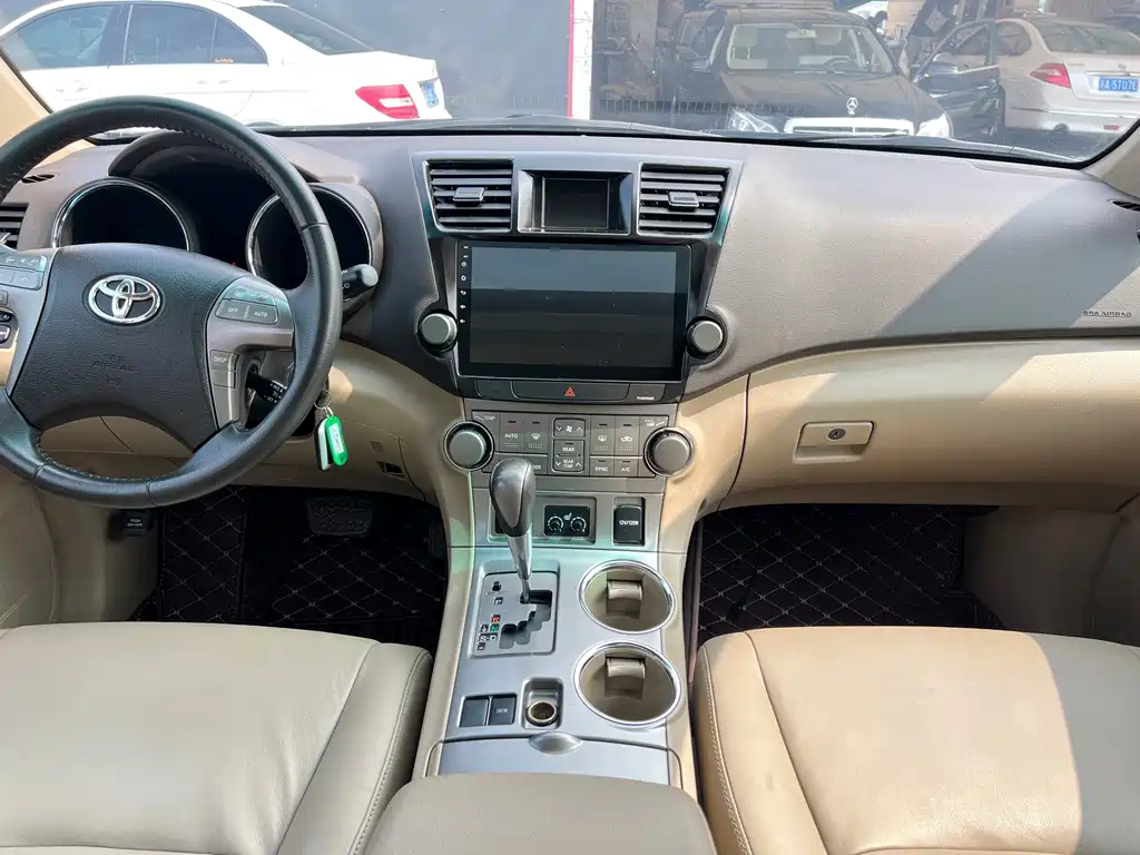 Toyota Highlander 2010 — фото 14