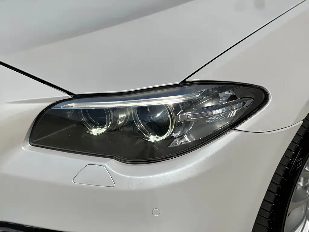 BMW 5 Series 2014 — фото 9