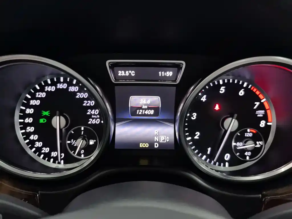 Mercedes-Benz M-Class 2015 — фото 11