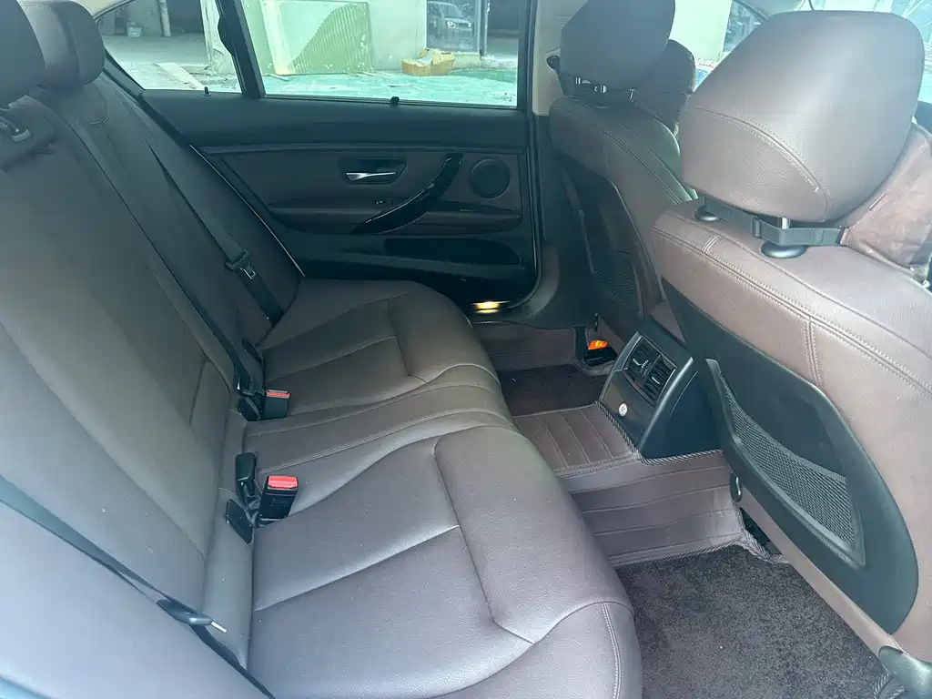 BMW 3 Series 2019 — фото 10