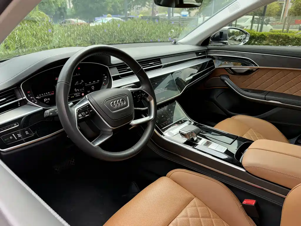 Audi A8 2022 — фото 12