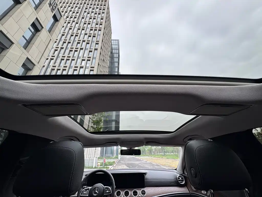 Mercedes-Benz E-Class 2019 — фото 18