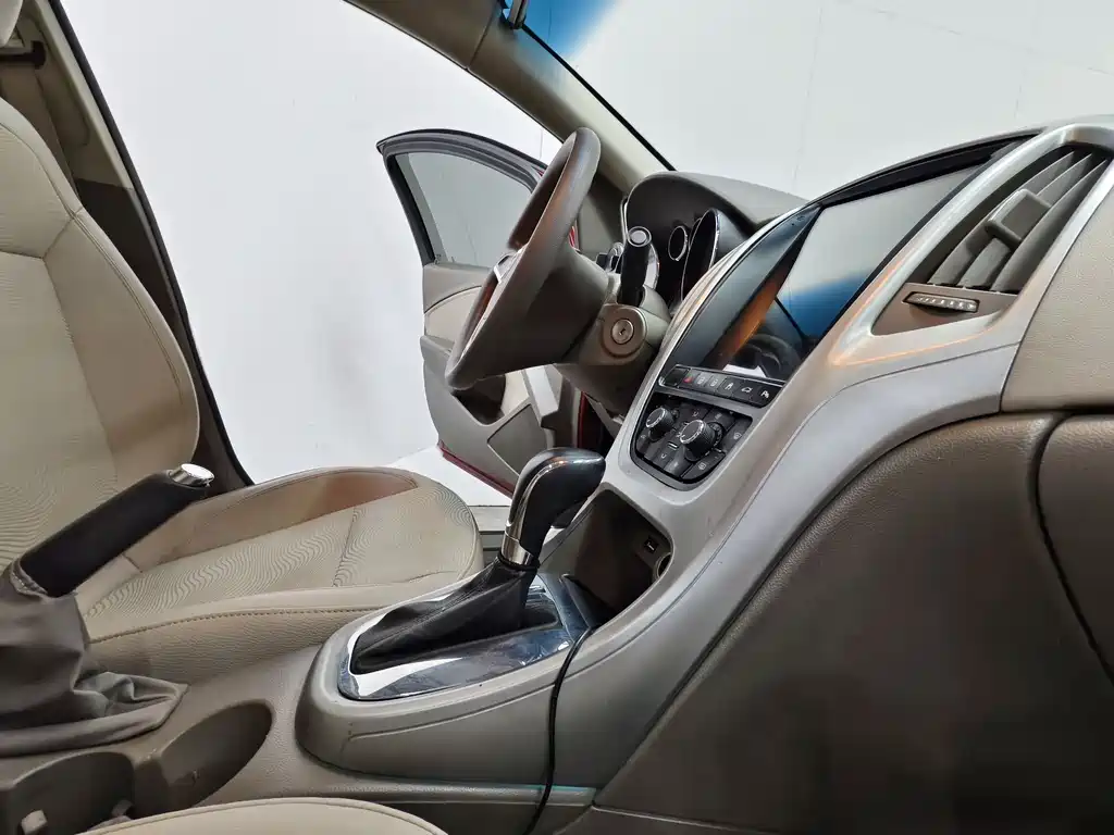Buick Excelle 2013 — фото 15