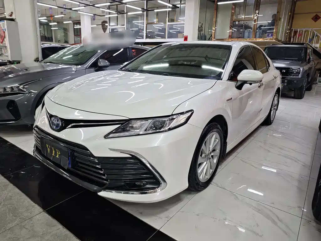 Toyota Camry 2021 — фото 1