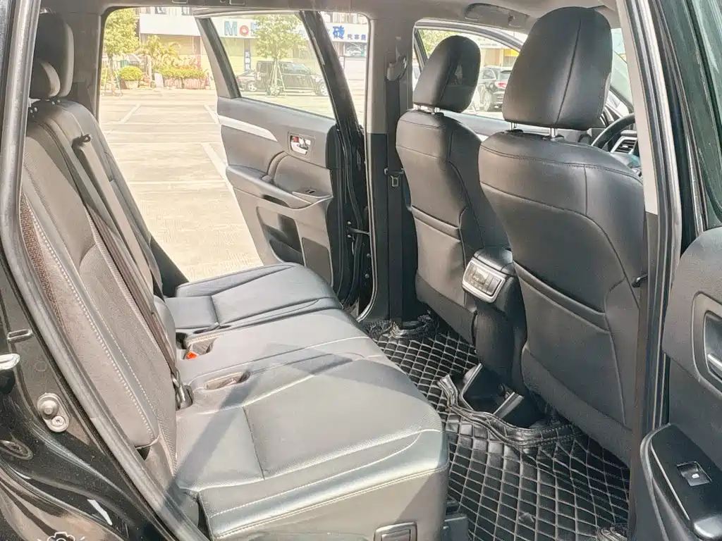 Toyota Highlander 2020 — фото 16