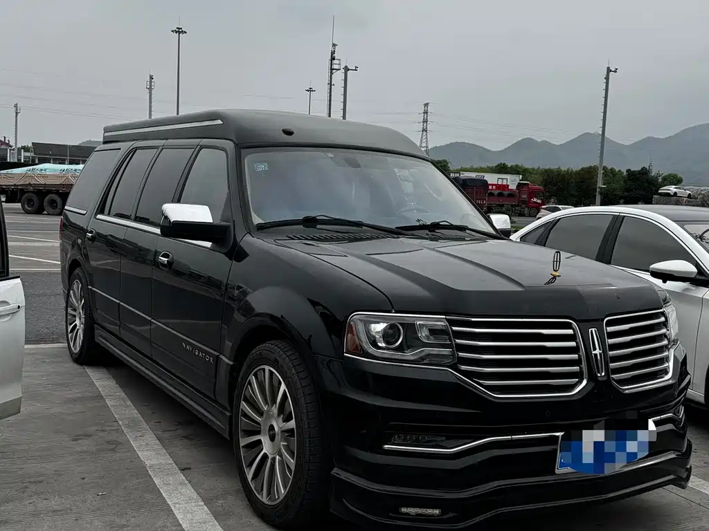 Lincoln Navigator 2018 — фото 2
