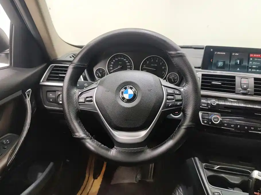 BMW 3 Series 2019 — фото 15