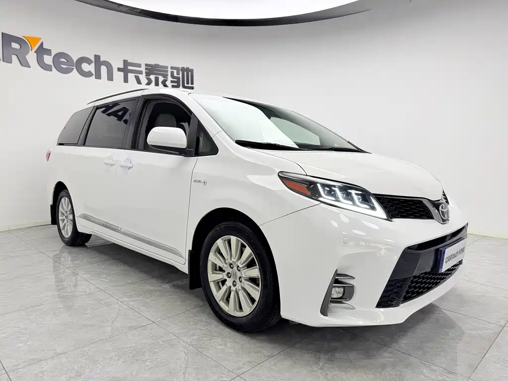 Toyota Sienna 2017 — фото 3